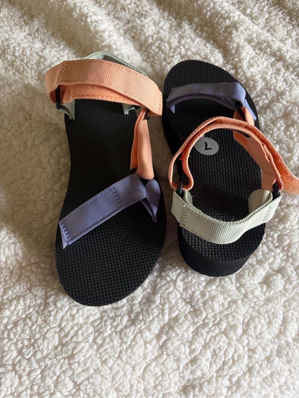 Teva shoes sandal perfect for summer size 7 - Picture 2 of 4
